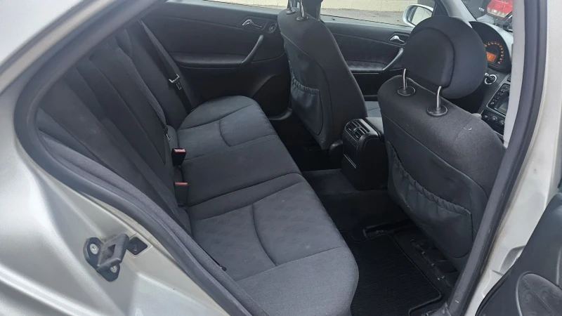 Mercedes-Benz C 220, снимка 10 - Автомобили и джипове - 52726392