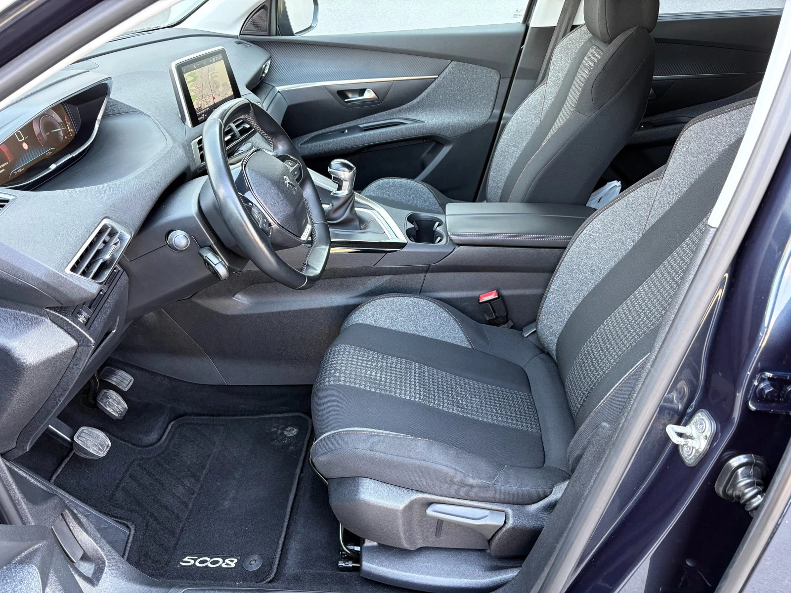 Peugeot 5008 1.5HDI, снимка 13 - Автомобили и джипове - 53877118