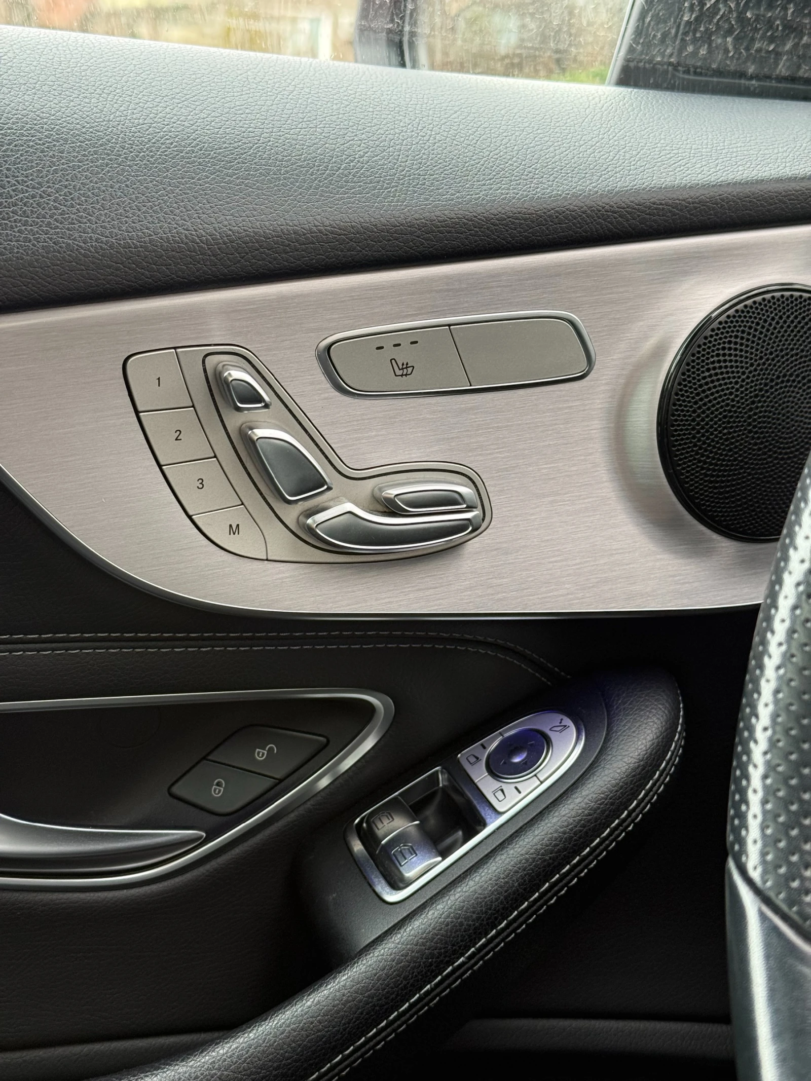 Mercedes-Benz C 400 4 matik AMG Line, снимка 4 - Автомобили и джипове - 53937571