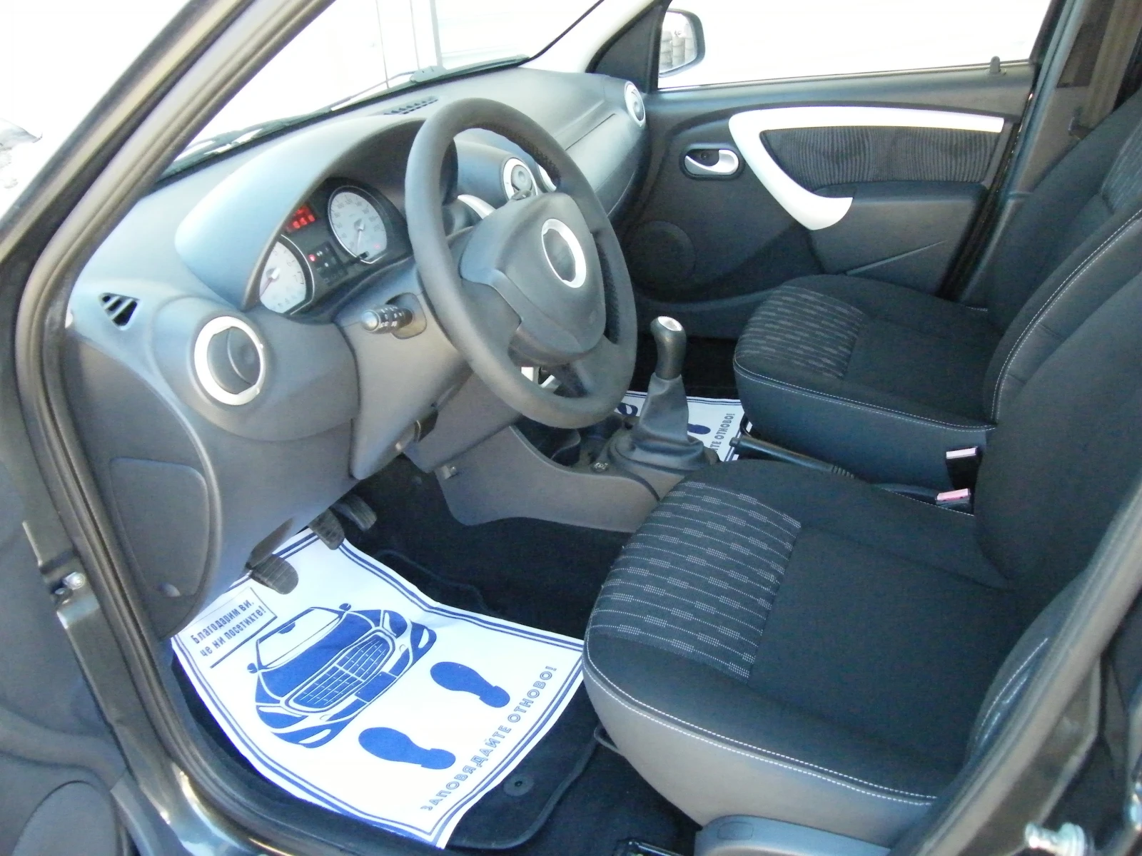 Dacia Logan 1.6i GAZ инжекцион, снимка 7 - Автомобили и джипове - 54137994