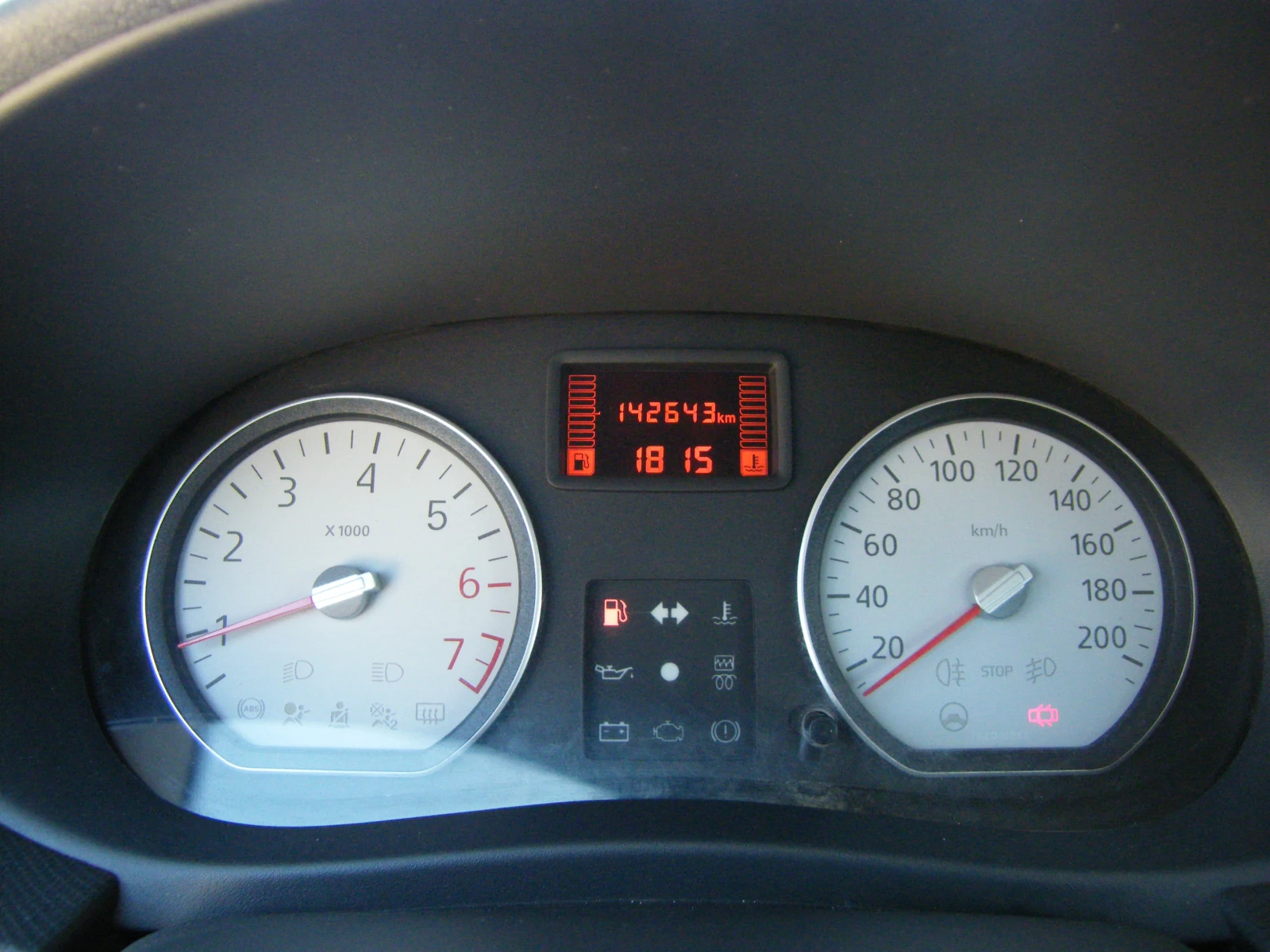 Dacia Logan 1.6i GAZ инжекцион, снимка 8 - Автомобили и джипове - 54137994