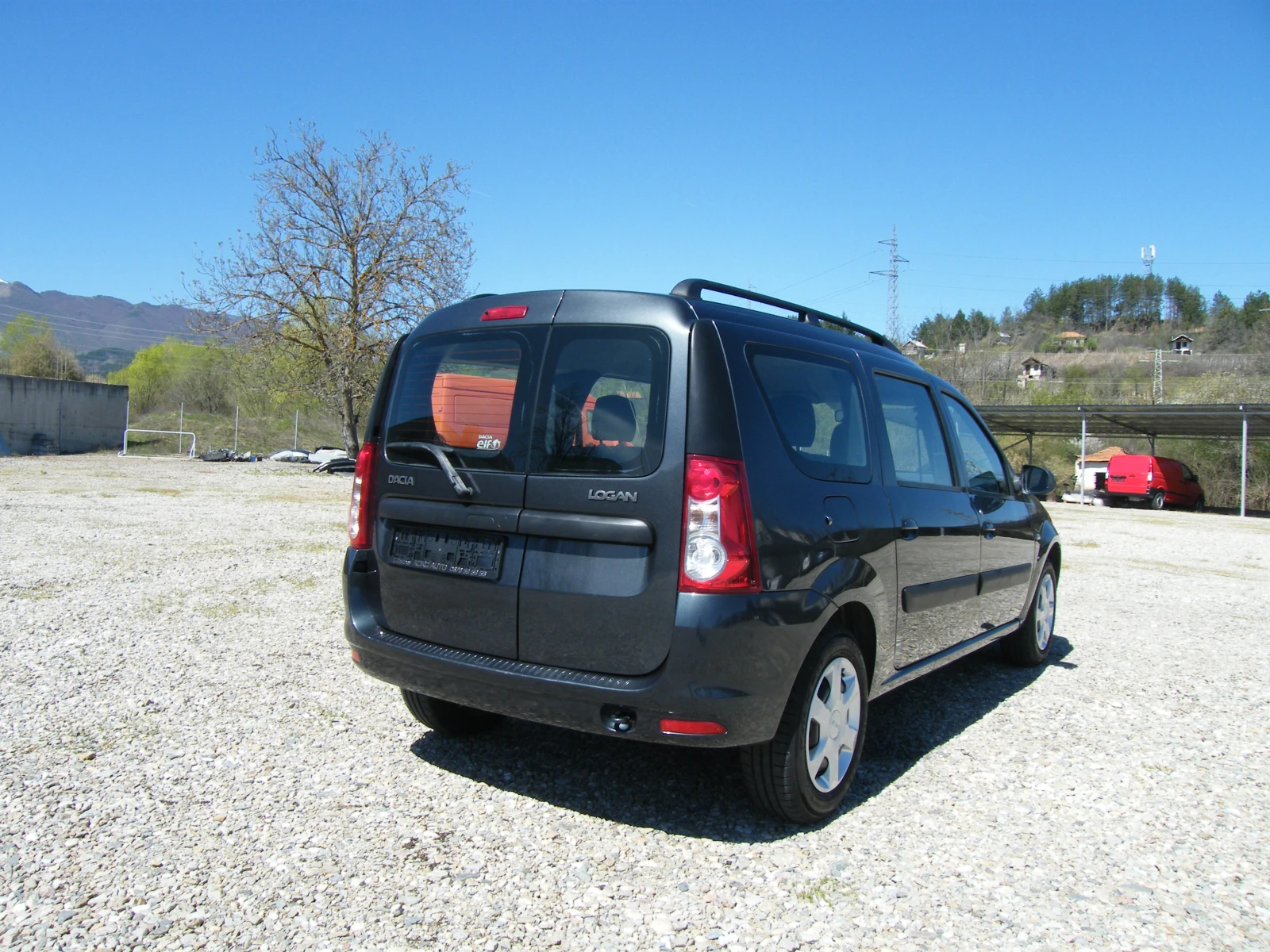 Dacia Logan 1.6i GAZ инжекцион, снимка 3 - Автомобили и джипове - 54137994