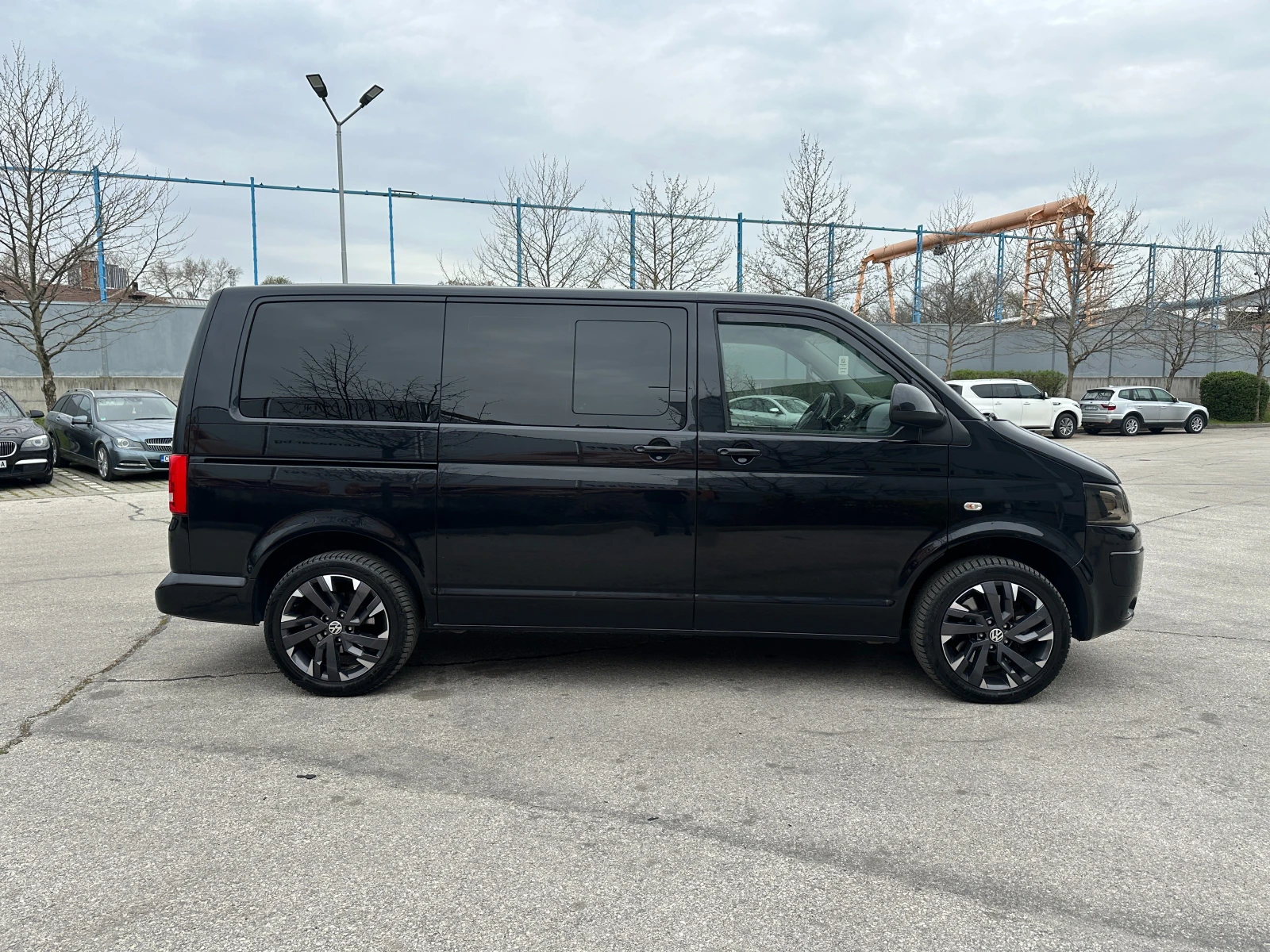 VW Multivan, снимка 5 - Автомобили и джипове - 54237815