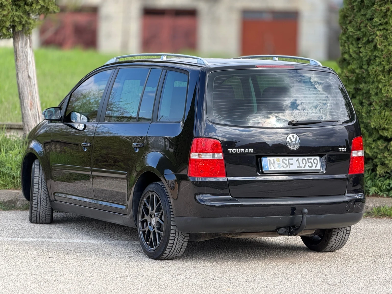 VW Touran Уникат, снимка 4 - Автомобили и джипове - 54293766