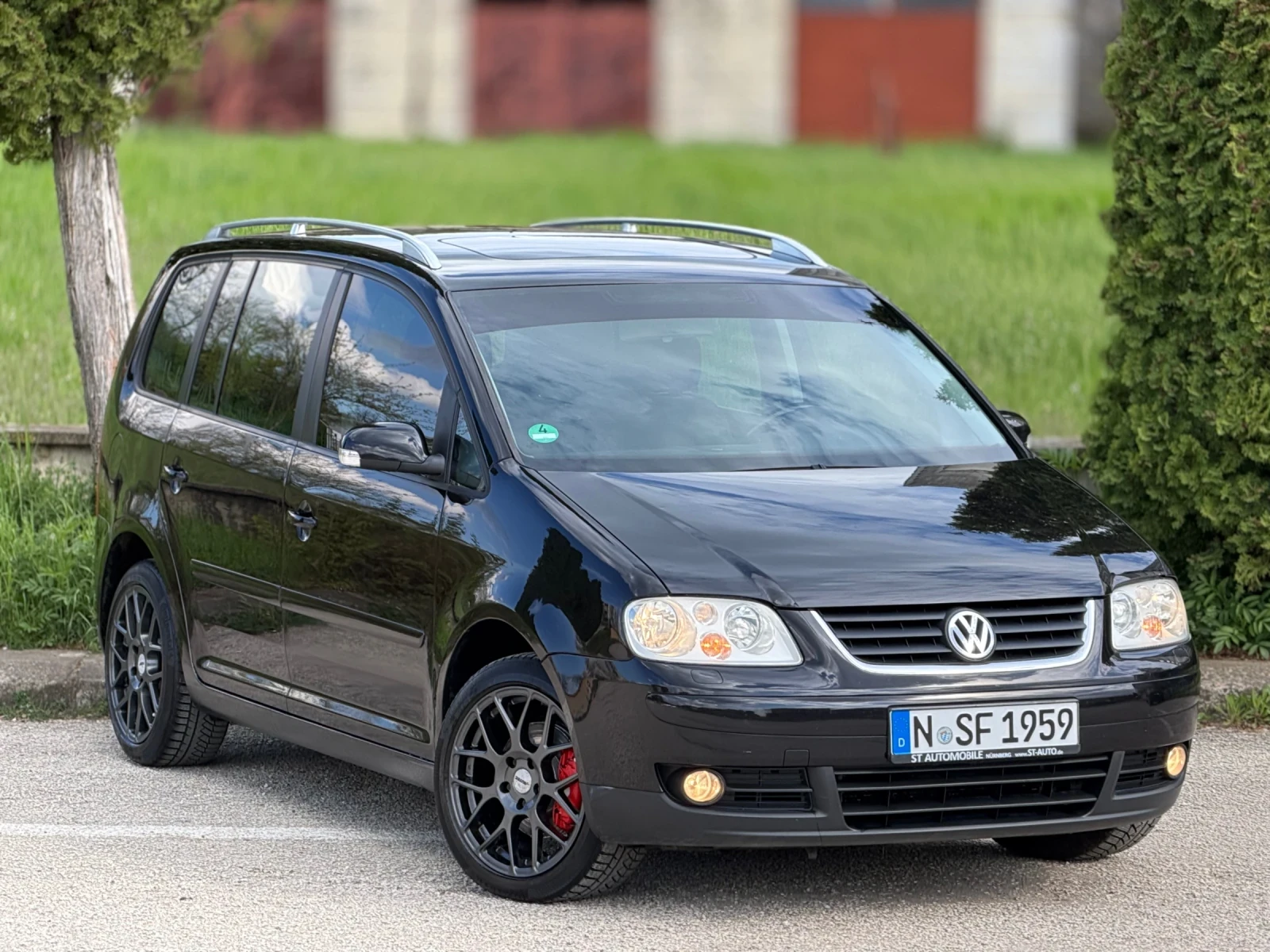 VW Touran Уникат, снимка 2 - Автомобили и джипове - 54293766