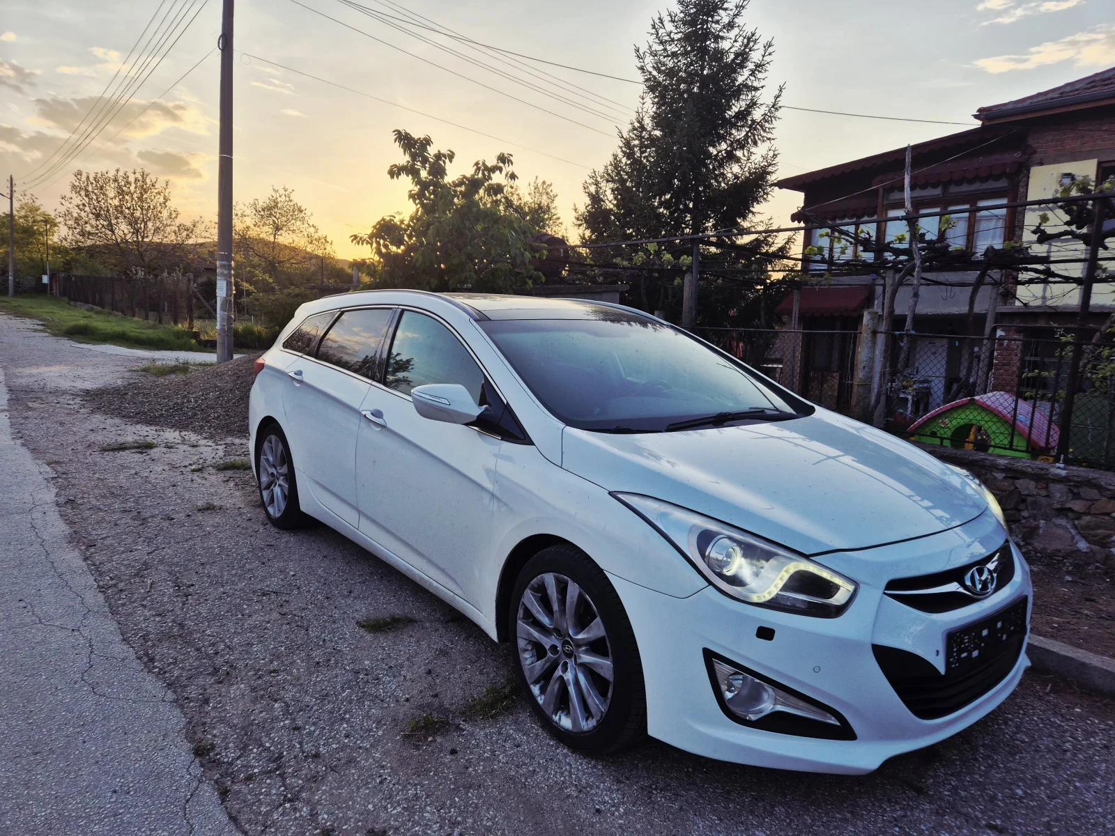Hyundai I40 СЕРВИЗНА КНИЖКА, РЕАЛНИ КМ, снимка 3 - Автомобили и джипове - 54390854