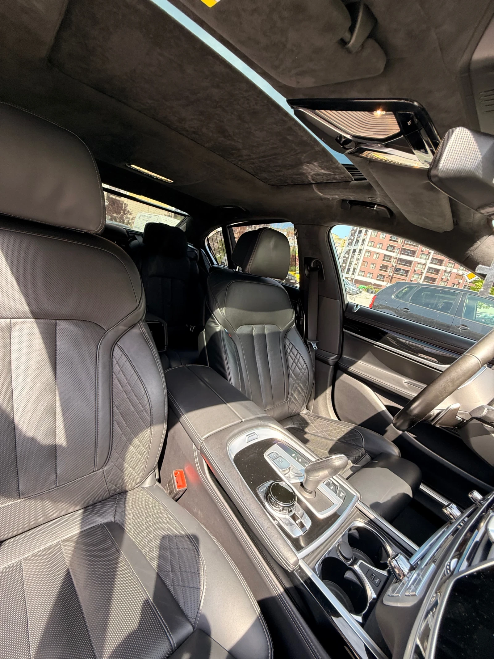 BMW 740 xD/Laser/TV/Distro/B&W/Full, снимка 9 - Автомобили и джипове - 54511161