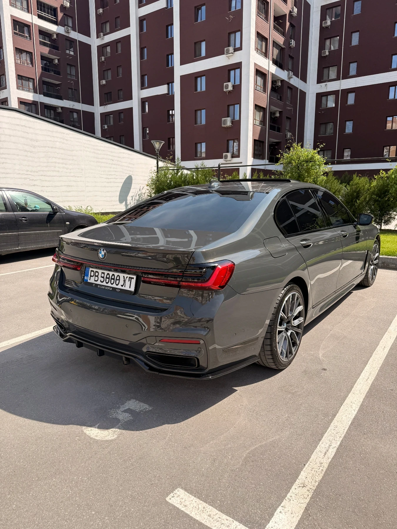 BMW 740 xD/Laser/TV/Distro/B&W/Full, снимка 5 - Автомобили и джипове - 54511161