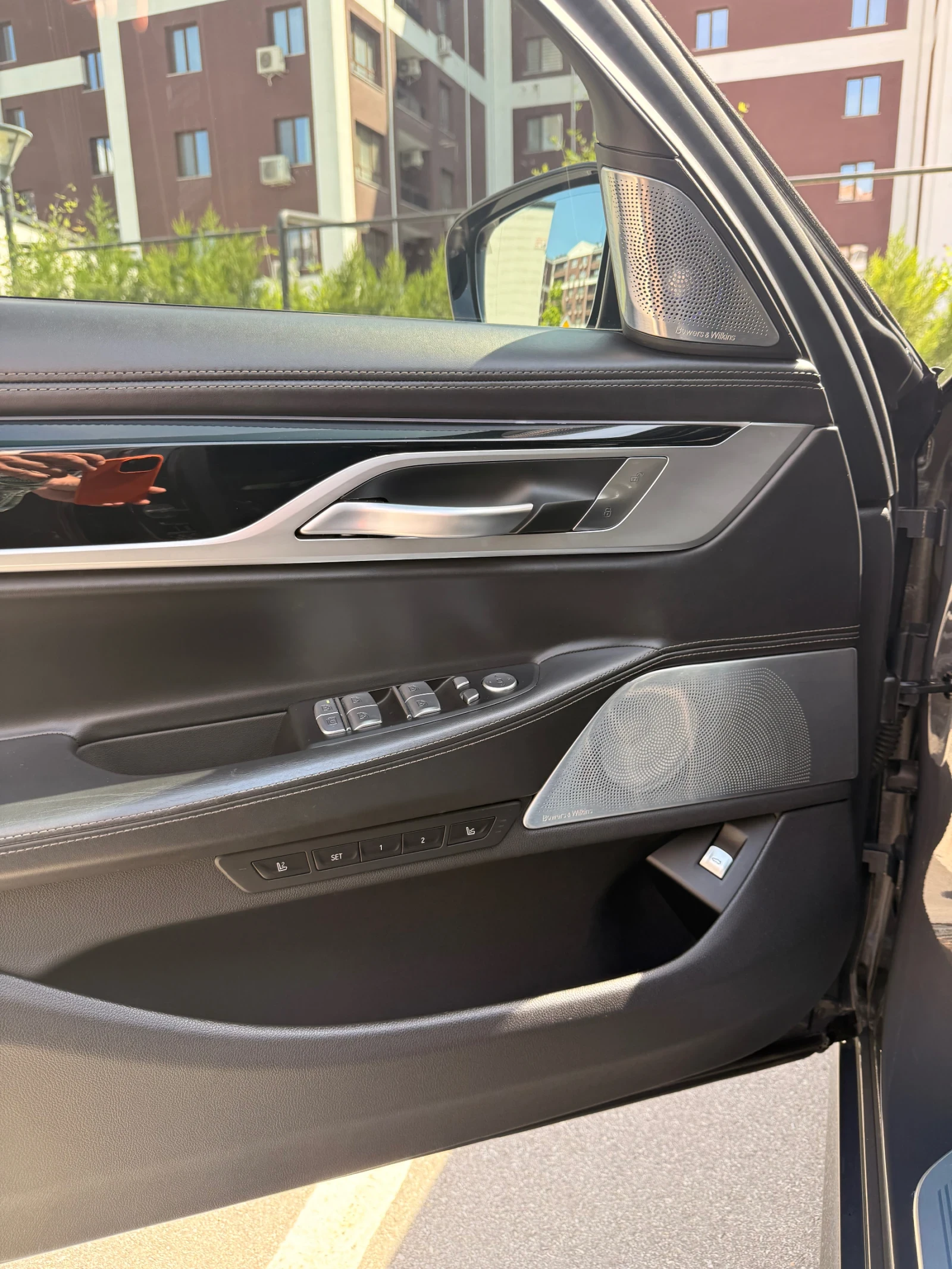 BMW 740 xD/Laser/TV/Distro/B&W/Full, снимка 10 - Автомобили и джипове - 54511161