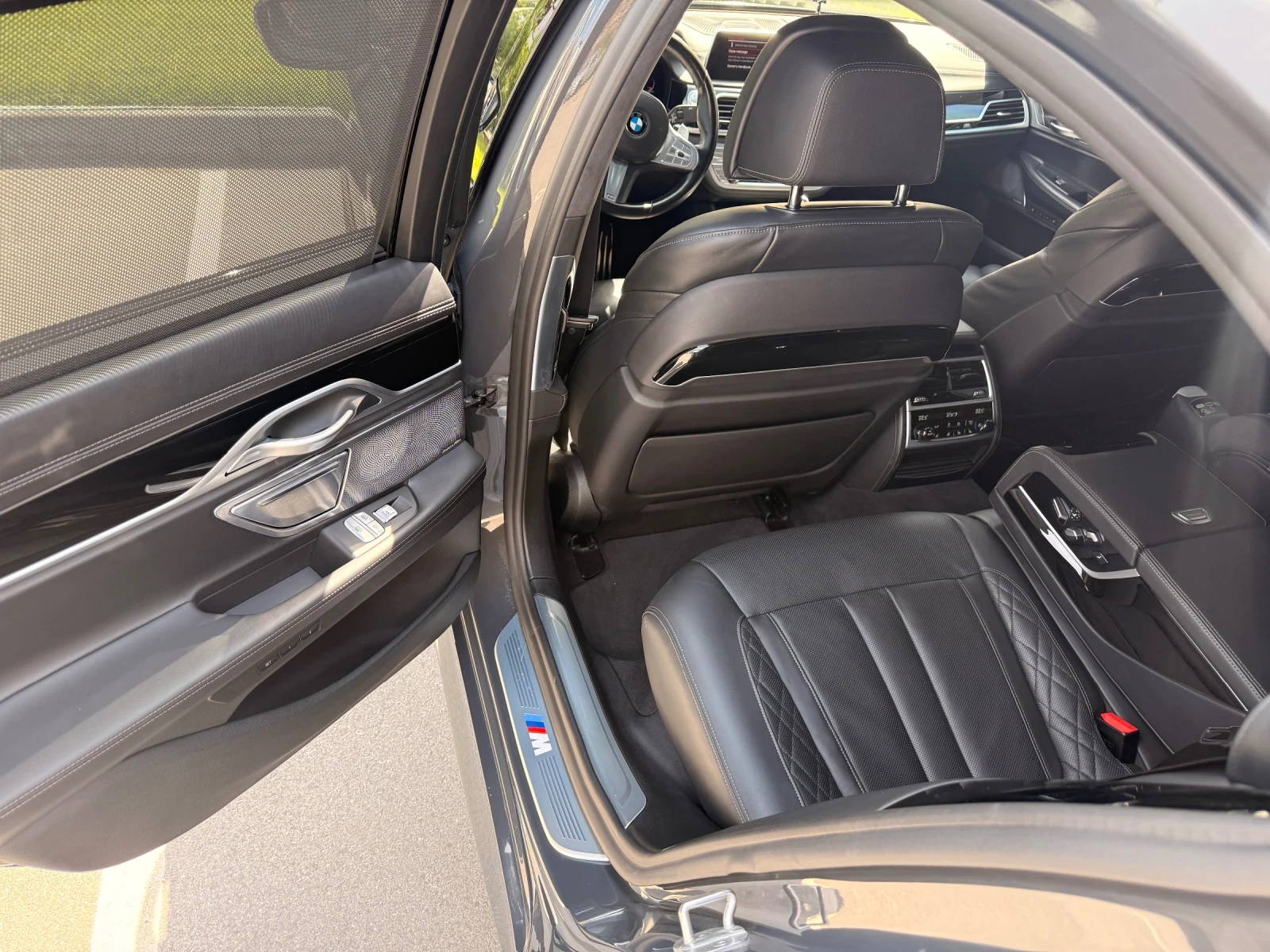 BMW 740 xD/Laser/TV/Distro/B&W/Full, снимка 12 - Автомобили и джипове - 54511161