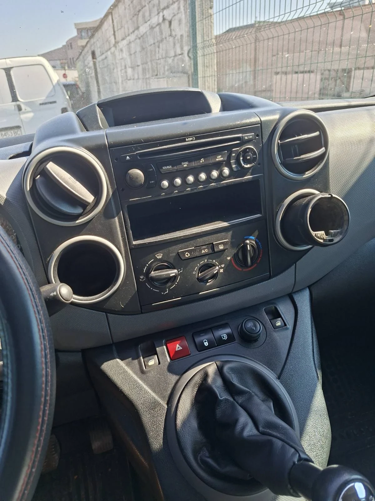 Peugeot Partner 1.6 Disel, снимка 4 - Автомобили и джипове - 55110037