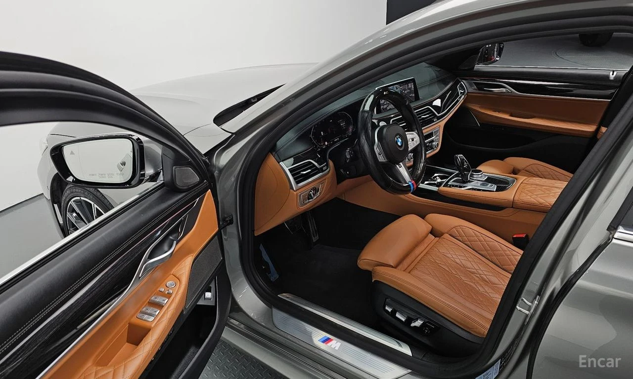 BMW 740 ДИСТРОНИК * ОБДУХВАНЕ * HEAD-UP * H/K, снимка 12 - Автомобили и джипове - 55234009