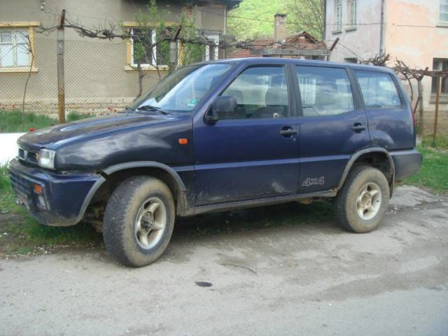 Nissan Terrano 2.7TD, снимка 2 - Автомобили и джипове - 46834532