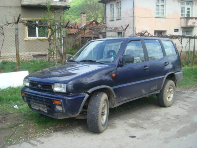 Nissan Terrano 2.7TD, снимка 3 - Автомобили и джипове - 46834532