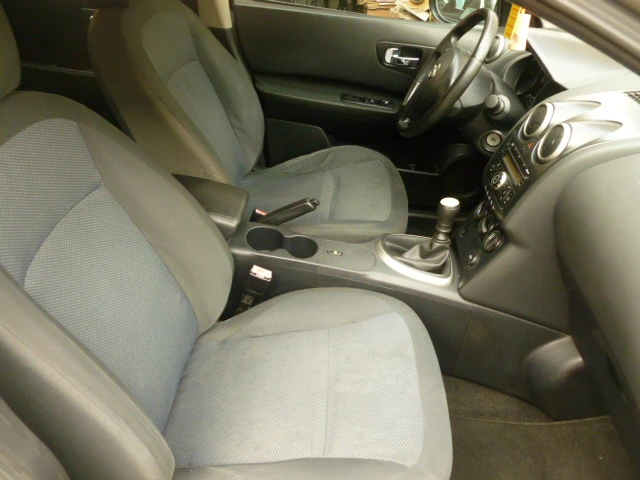 Nissan Qashqai 1, 5 DCI, снимка 9 - Автомобили и джипове - 52956865