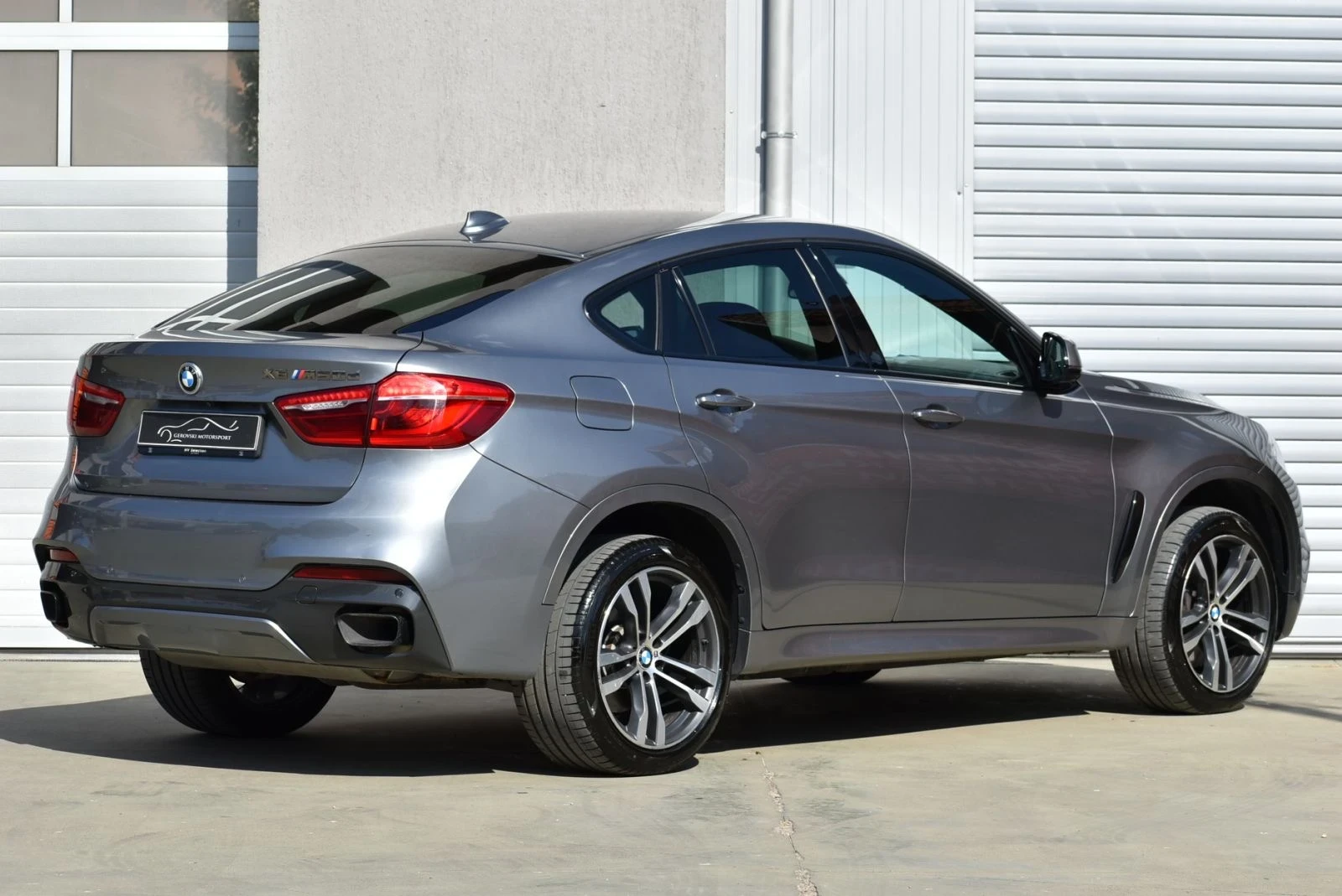 BMW X6 M50D - изображение 6