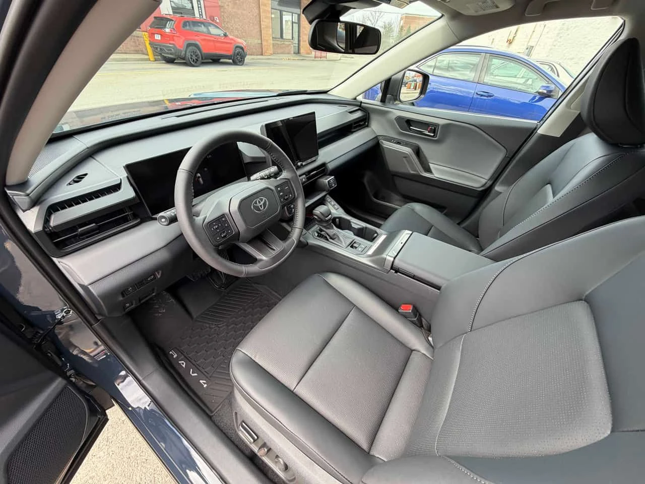 Toyota Rav4 XLE AWD /CARFAX/КАМЕРА/ПОДГРЕВИ, снимка 5 - Автомобили и джипове - 54060718