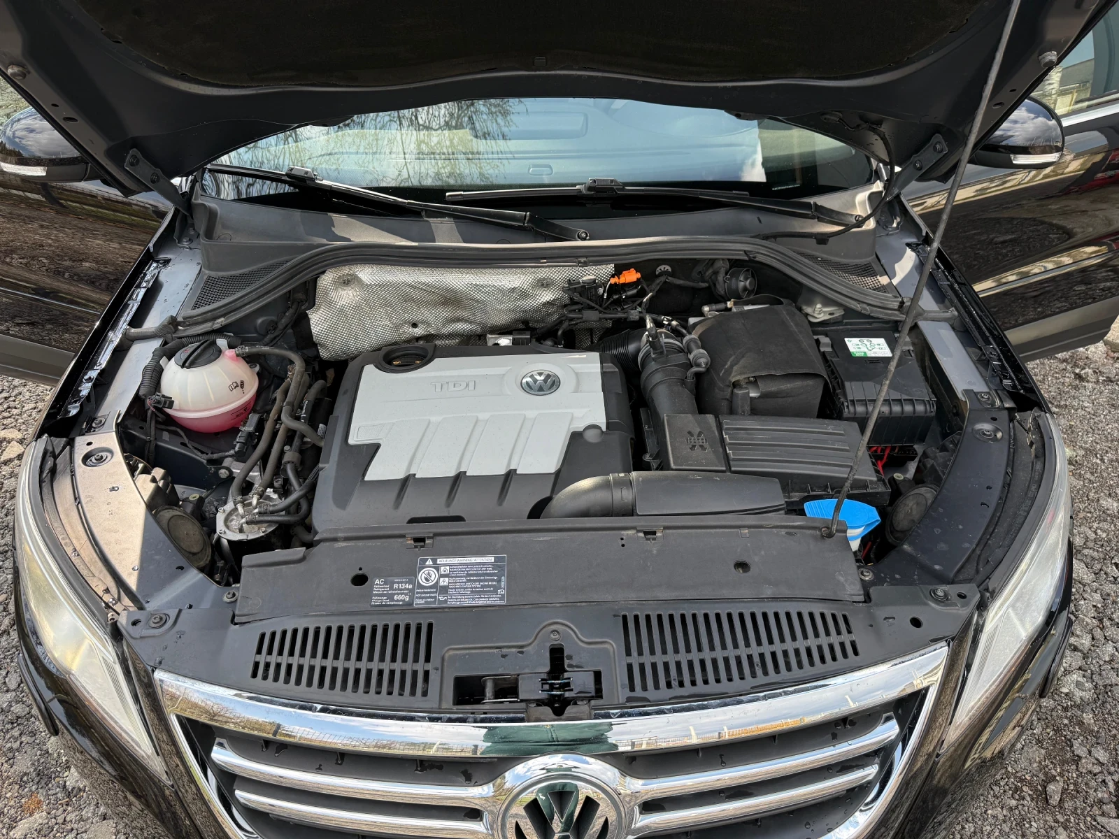 VW Tiguan 2.0 TDI/DSG/4x4/110000 км./TOP//KAMERA//NAVI, снимка 14 - Автомобили и джипове - 54104169