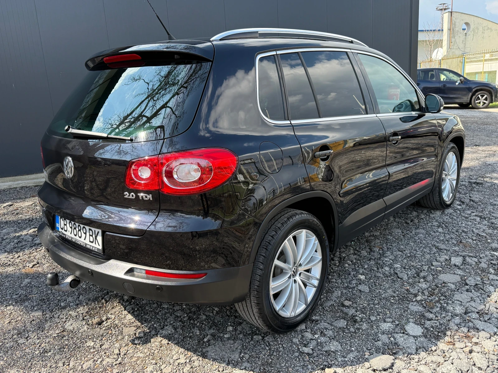 VW Tiguan 2.0 TDI/DSG/4x4/110000 км./TOP//KAMERA//NAVI, снимка 6 - Автомобили и джипове - 54104169