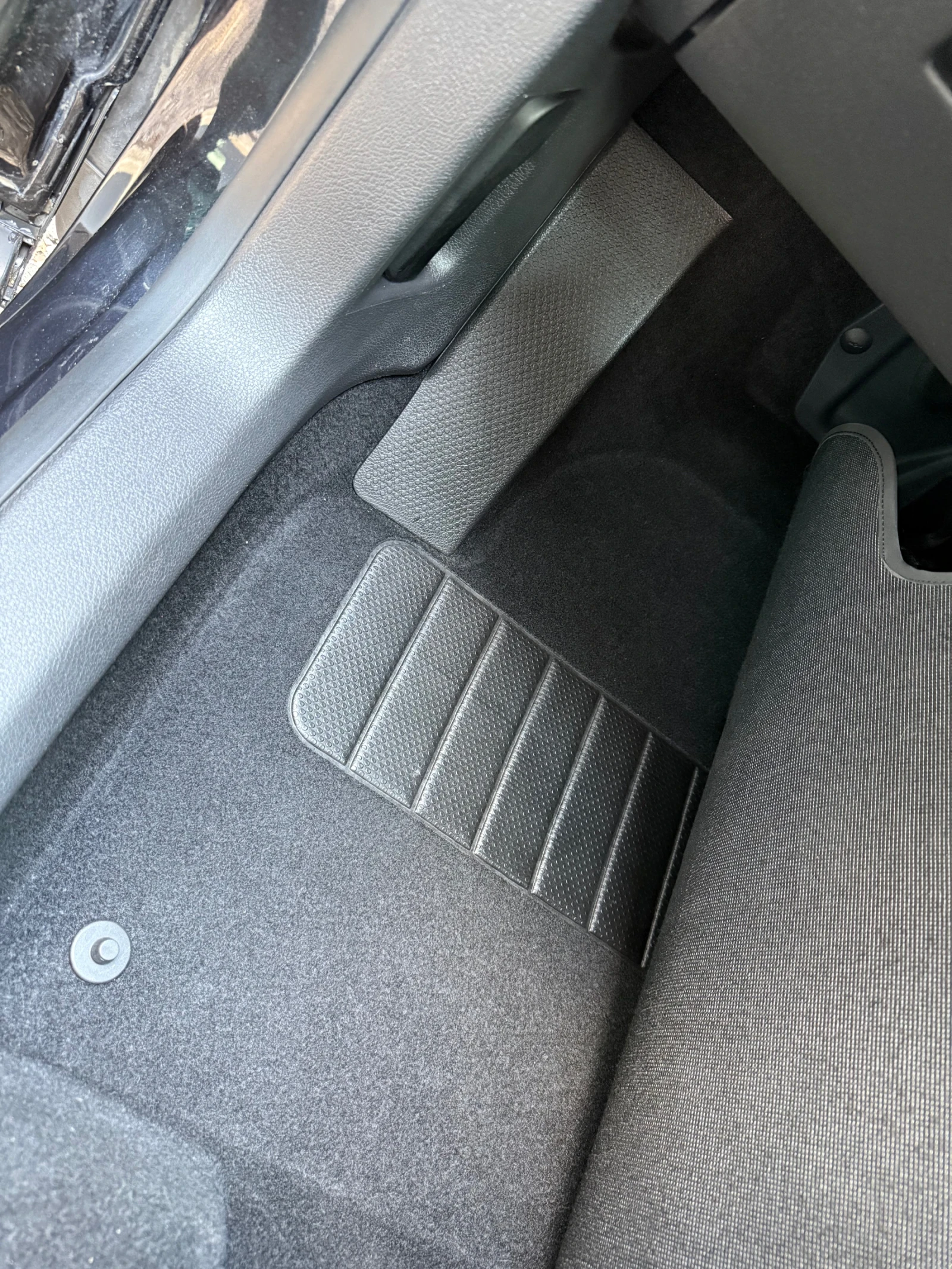 VW Tiguan 2.0 TDI/DSG/4x4/110000 км./TOP//KAMERA//NAVI, снимка 9 - Автомобили и джипове - 54104169