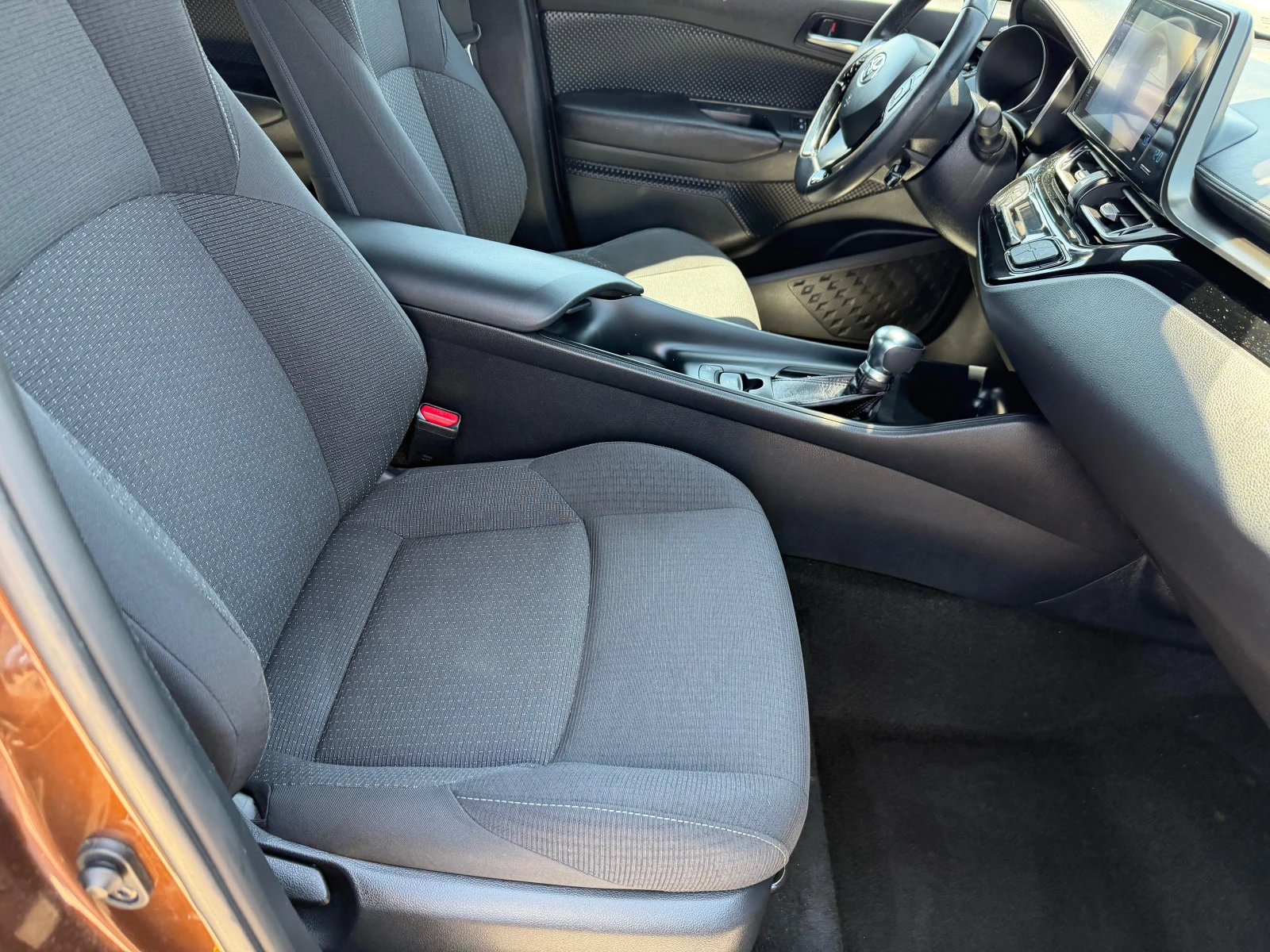 Toyota C-HR 1.8 HYBRID(КАТО НОВА), снимка 12 - Автомобили и джипове - 54680060