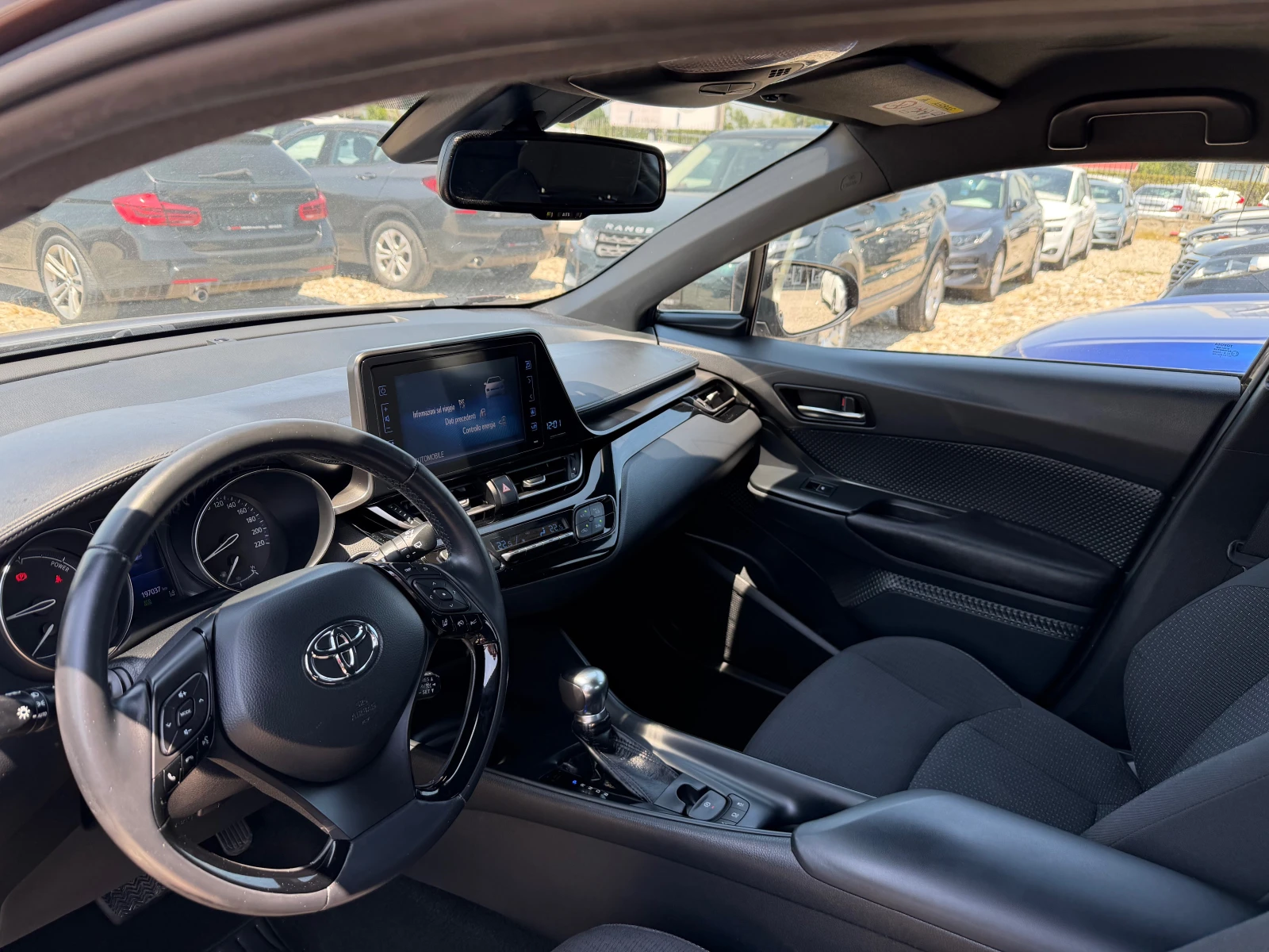 Toyota C-HR 1.8 HYBRID(КАТО НОВА), снимка 11 - Автомобили и джипове - 54680060