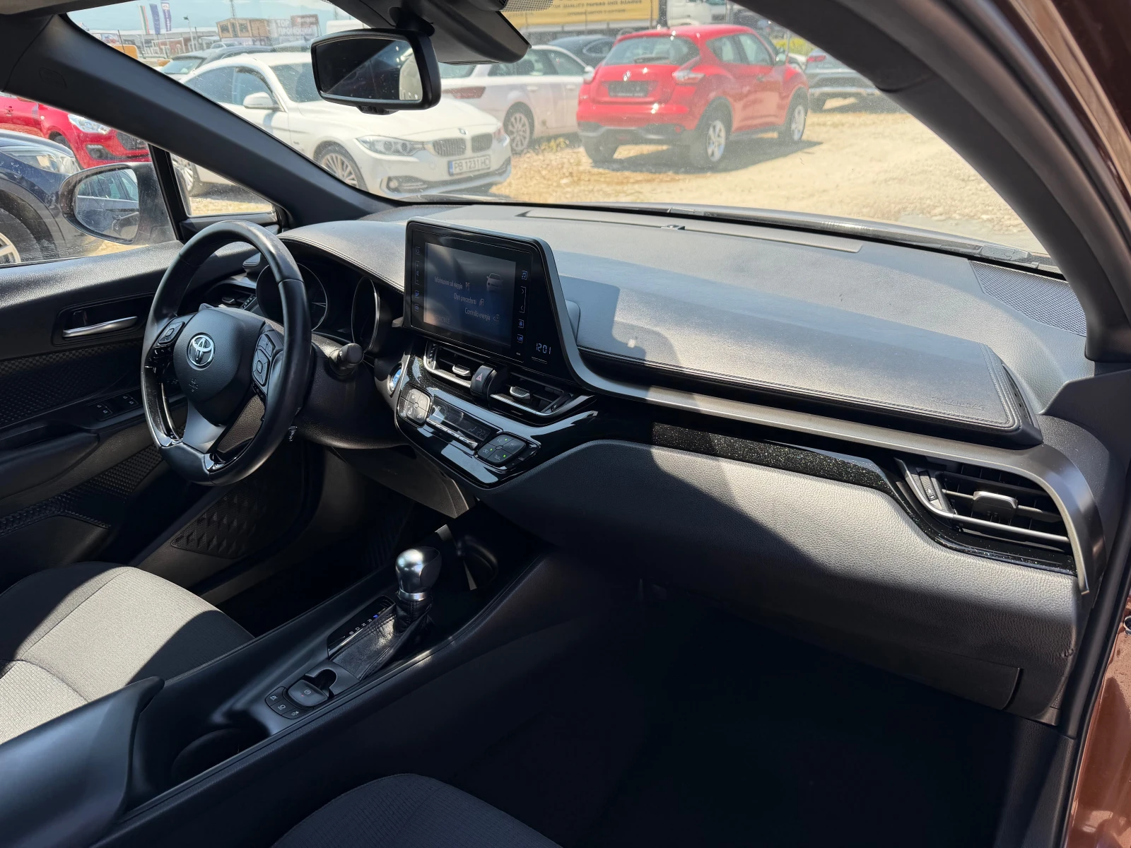 Toyota C-HR 1.8 HYBRID(КАТО НОВА), снимка 13 - Автомобили и джипове - 54680060