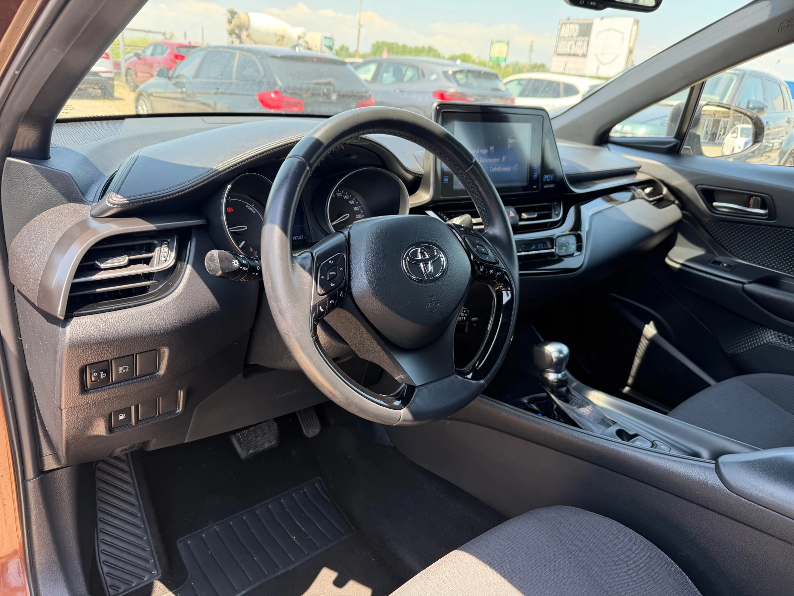 Toyota C-HR 1.8 HYBRID(КАТО НОВА), снимка 10 - Автомобили и джипове - 54680060