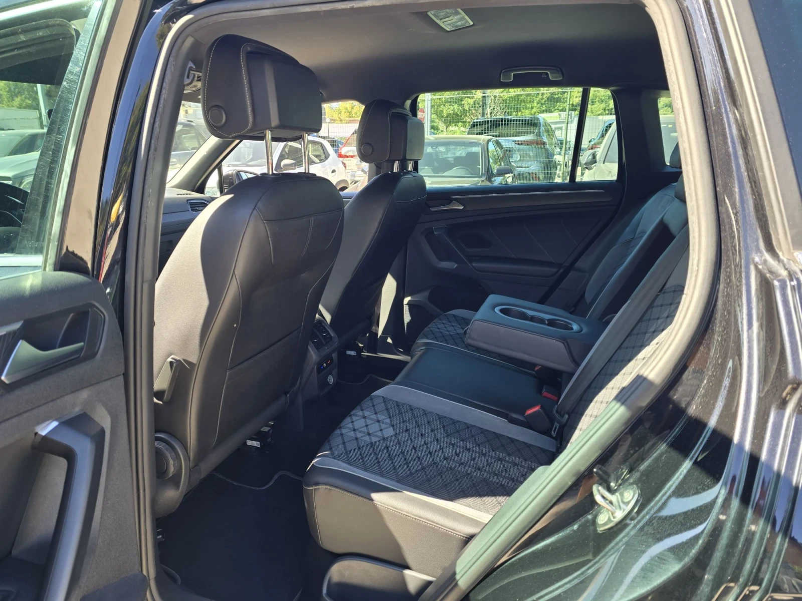 VW Tiguan 1.5TSI 150к.с DSG R-LINE, снимка 11 - Автомобили и джипове - 55991124