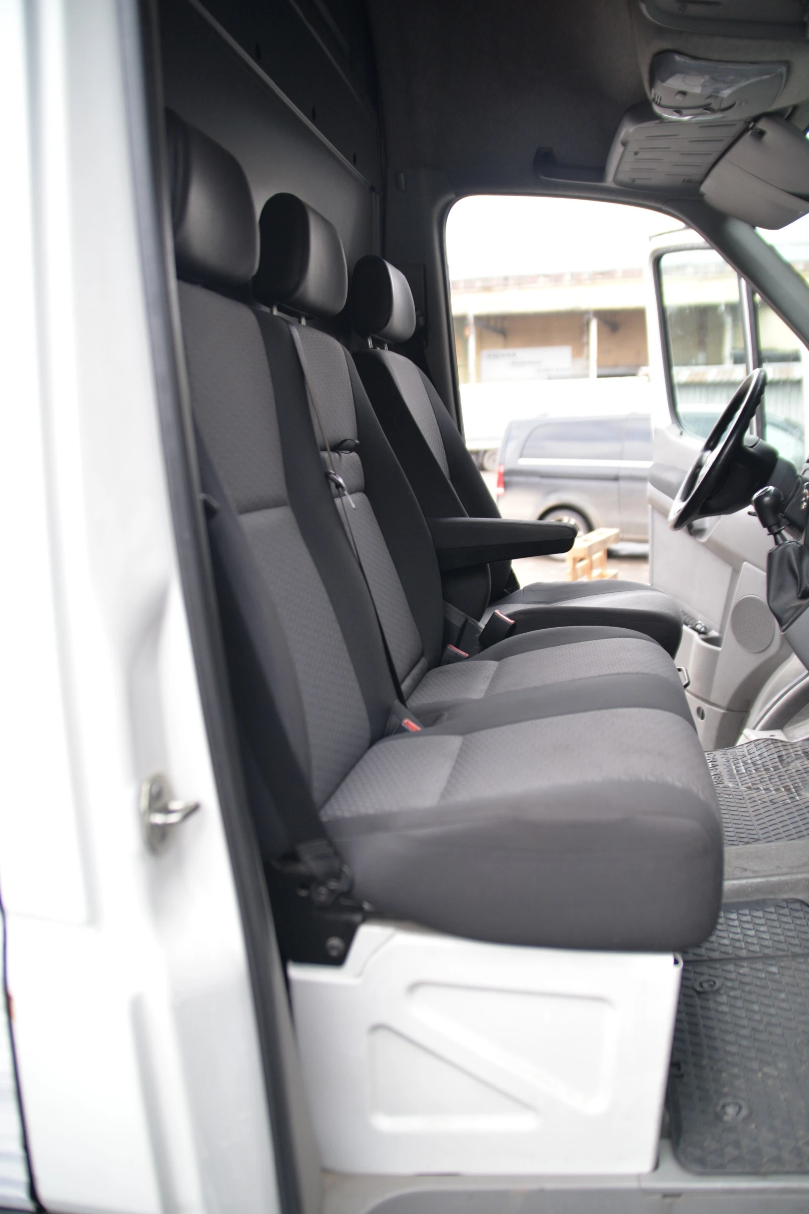 VW Crafter, снимка 5 - Бусове и автобуси - 54462985