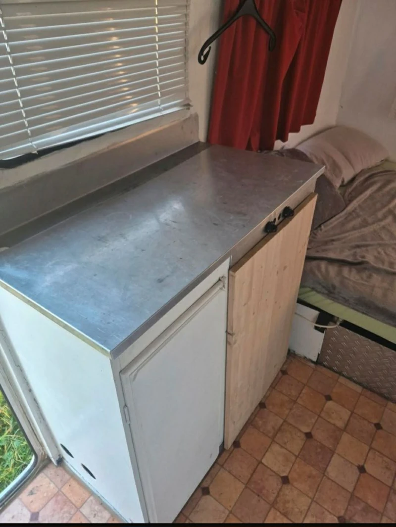 Каравана Bursner 450, снимка 5 - Каравани и кемпери - 53072747