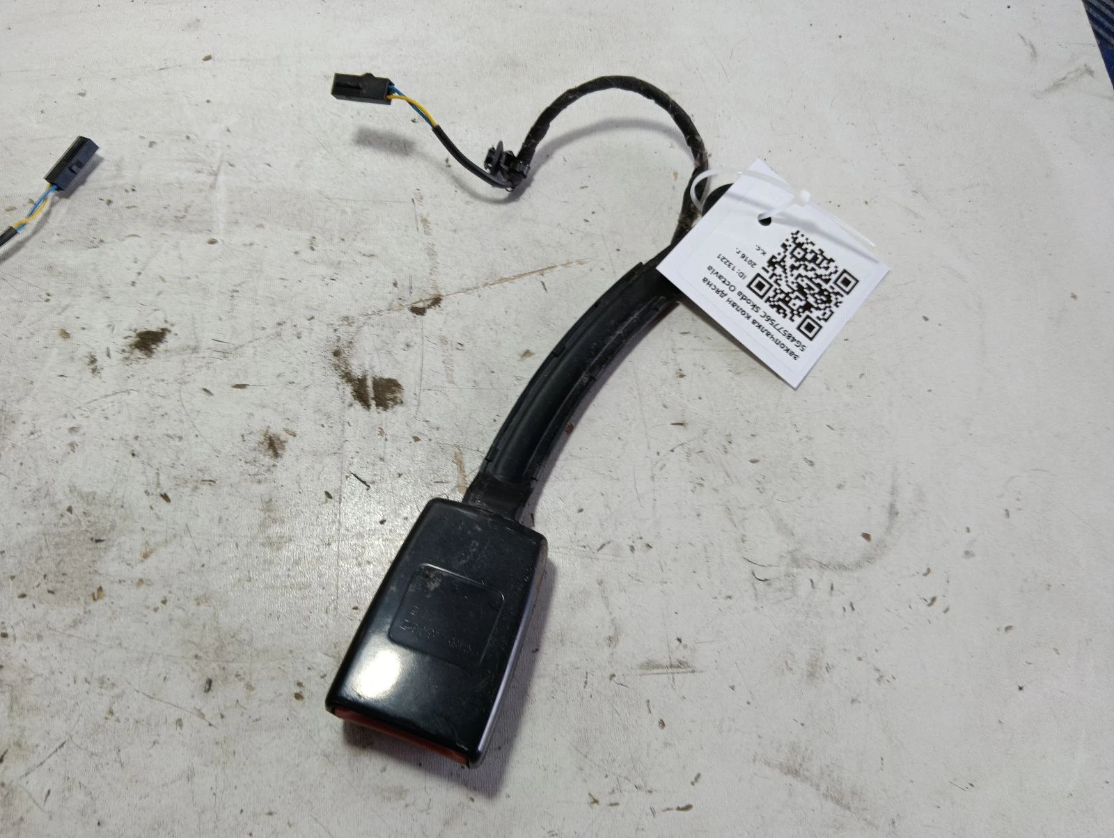 закопчалка колан дясна 5G4857756C Skoda Octavia