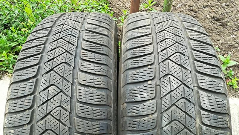 Гуми Зимни 205/60R16, снимка 1 - Гуми и джанти - 25472401