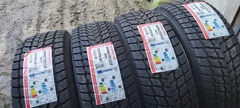 Гуми Зимни 235/70R16, снимка 2 - Гуми и джанти - 35136588