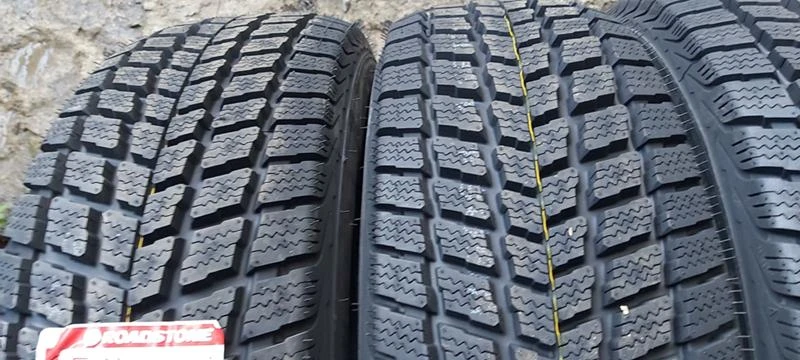 Гуми Зимни 235/70R16, снимка 4 - Гуми и джанти - 35136588