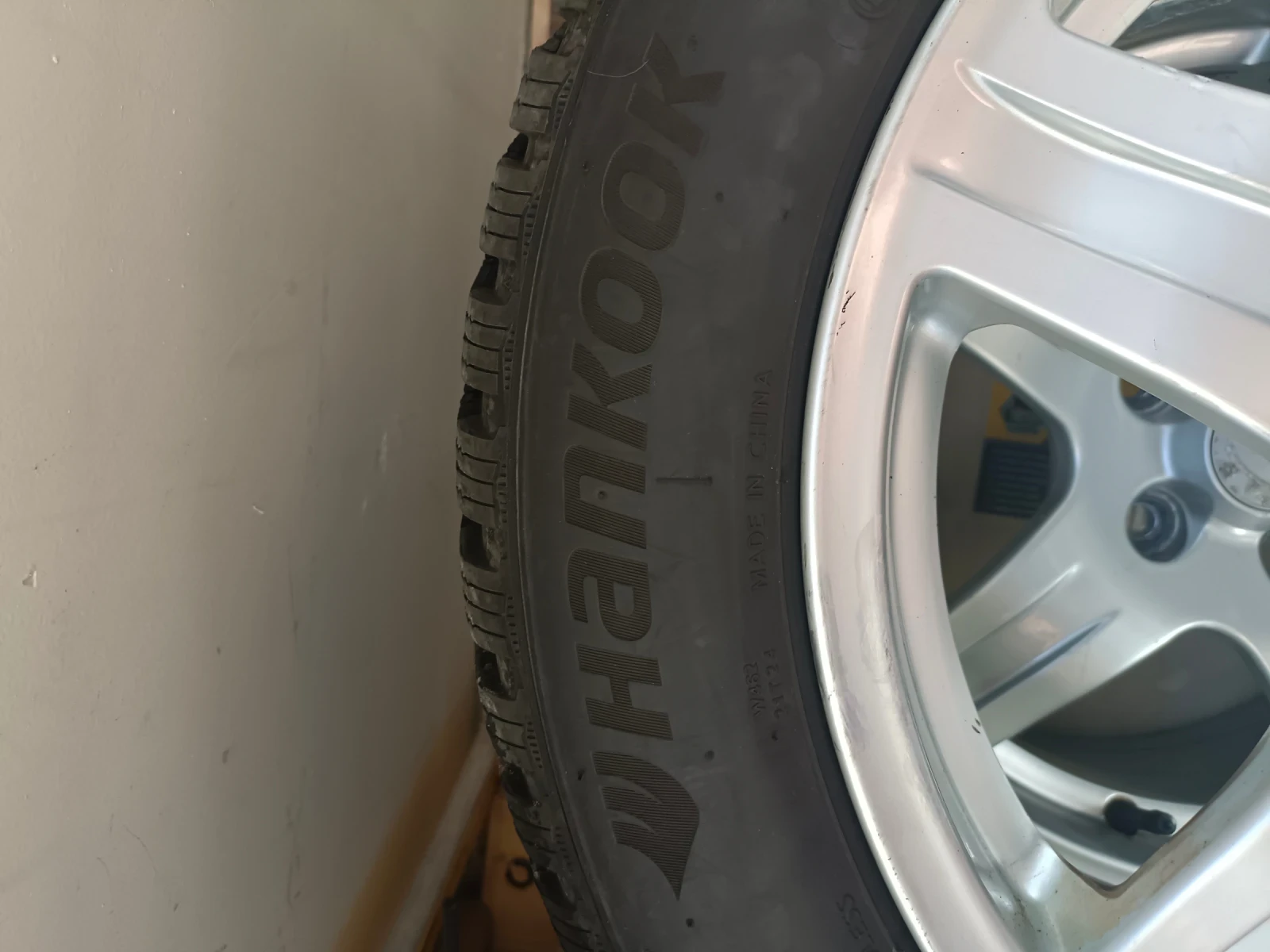 Гуми с джанти Hankook 205/55R16, снимка 8 - Гуми и джанти - 54072331