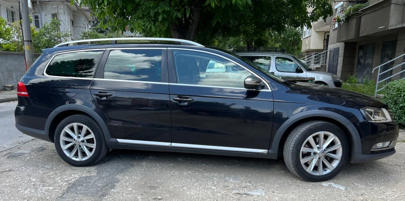 VW Passat ALLTRACK / DSG / WEBASTO / panorama / F1, снимка 4 - Автомобили и джипове - 46152930