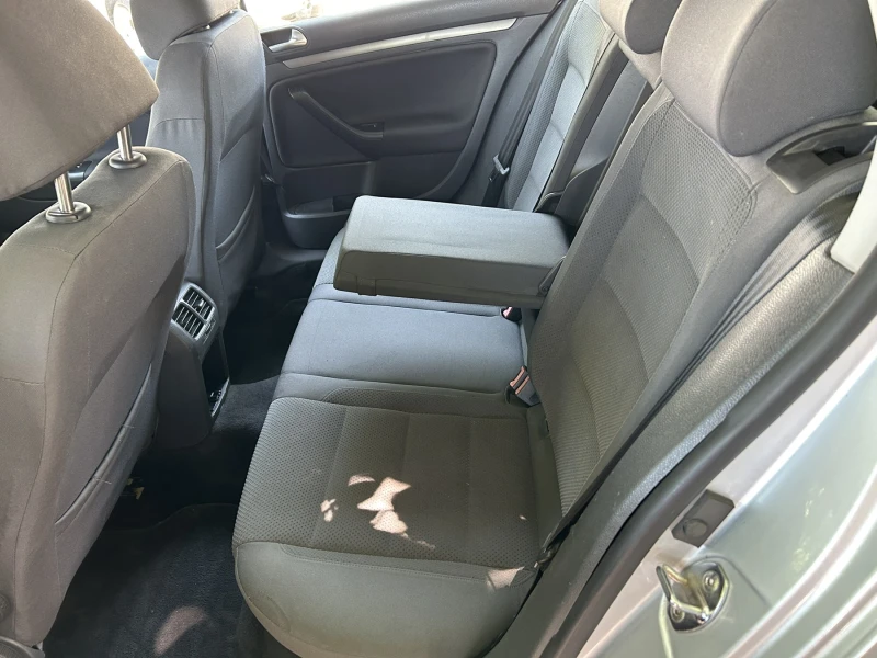 VW Golf 1.9 TDI 6 СКОРОСТИ АВТОПИЛОТ НАВИГАЦИЯ, снимка 12 - Автомобили и джипове - 50730593