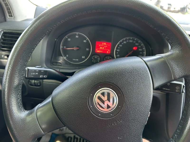 VW Golf 1.9 TDI 6 СКОРОСТИ АВТОПИЛОТ НАВИГАЦИЯ, снимка 13 - Автомобили и джипове - 50730593