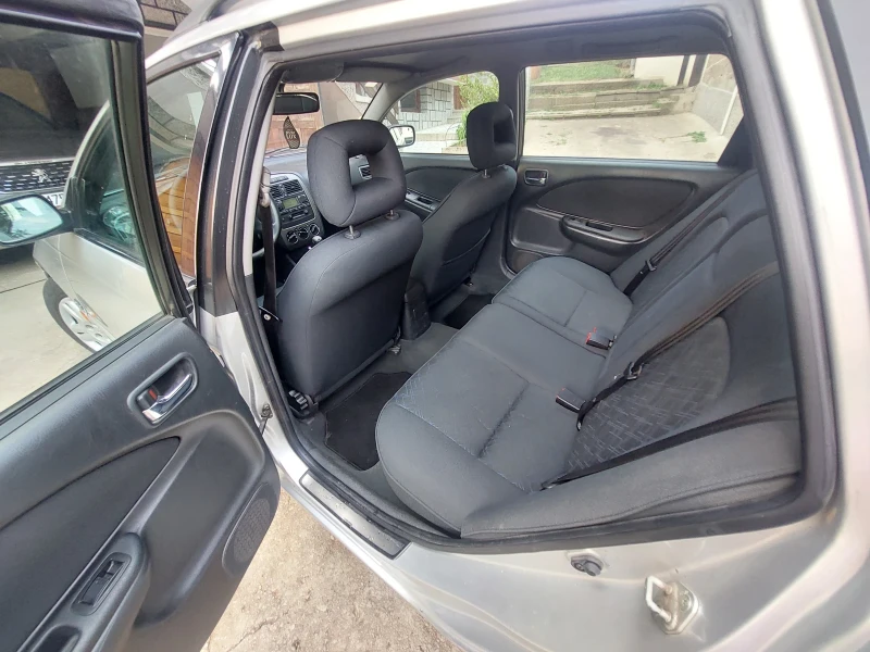 Toyota Avensis, снимка 9 - Автомобили и джипове - 52102098