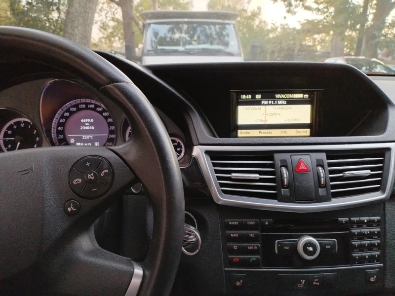 Mercedes-Benz E 200, снимка 8 - Автомобили и джипове - 51897673