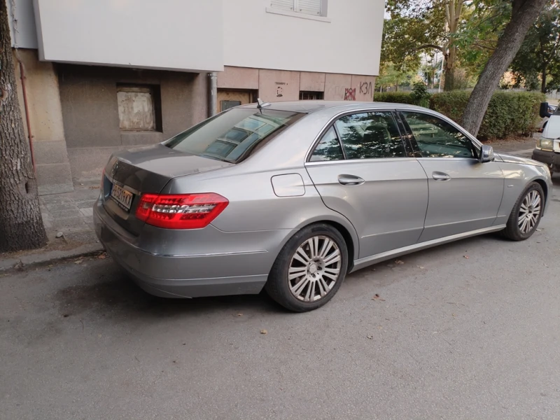 Mercedes-Benz E 200, снимка 5 - Автомобили и джипове - 51897673
