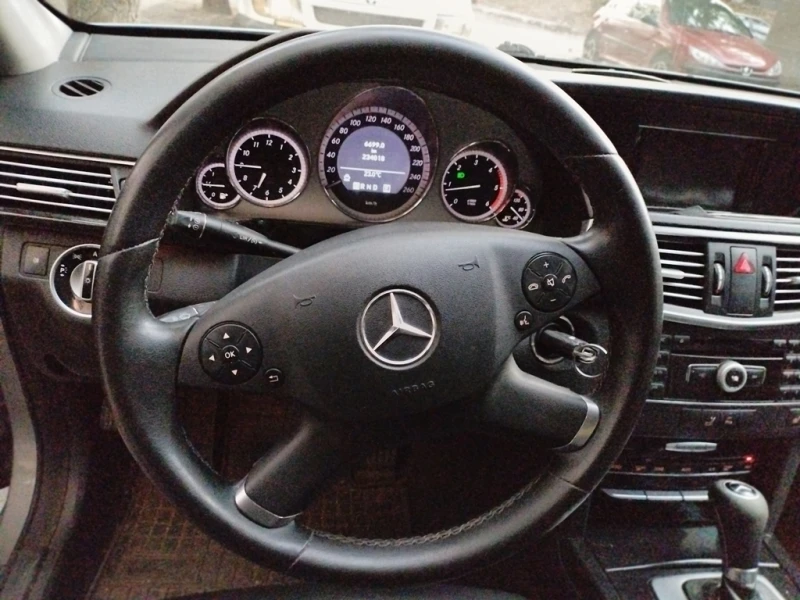 Mercedes-Benz E 200, снимка 7 - Автомобили и джипове - 51897673