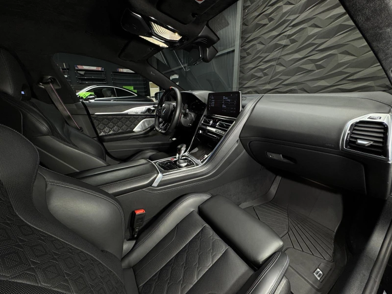 BMW M8 Competition* Facelift* Akrapovic* B&W * HeadUp 950, снимка 10 - Автомобили и джипове - 52332146