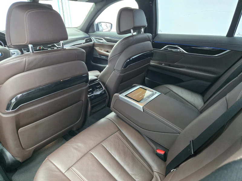 BMW 750 750i* xDrive* Обслужена* 24 МЕСЕЦА ГАРАНЦИЯ, снимка 14 - Автомобили и джипове - 53120548