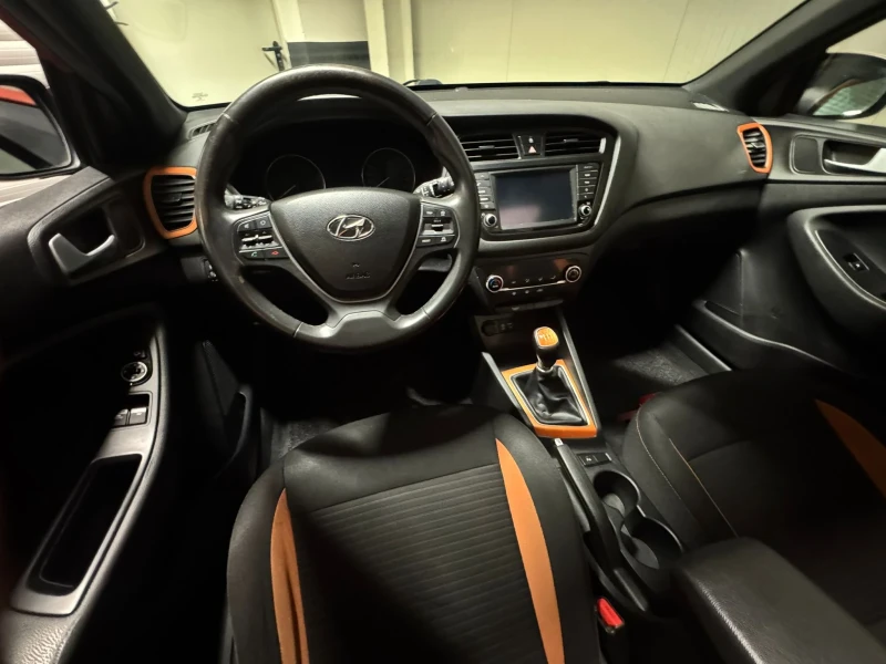 Hyundai I20 1.4 Panorama, Navi, Camera, снимка 8 - Автомобили и джипове - 53289228