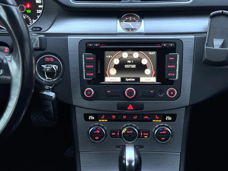 VW Passat 2.0TDI* Highline* LED* Germany, снимка 13 - Автомобили и джипове - 53483389