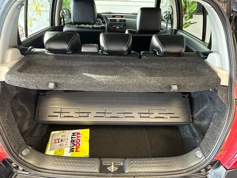 Suzuki Swift 1.3 I 90КС, снимка 16 - Автомобили и джипове - 53597425