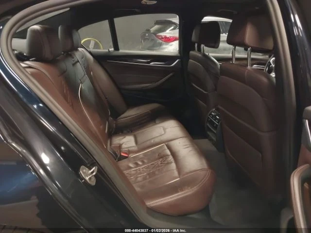 BMW 530 MPACK* ОБДУХ* HEADUPМАСАЖ* AMBIENT, снимка 10 - Автомобили и джипове - 53813613