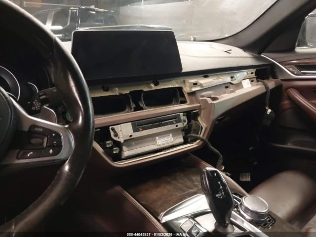 BMW 530 MPACK* ОБДУХ* HEADUPМАСАЖ* AMBIENT, снимка 11 - Автомобили и джипове - 53813613